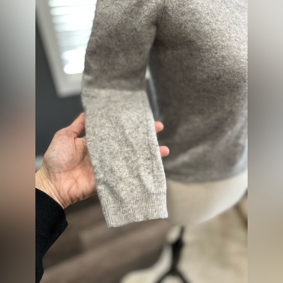 Charter Club Luxury 100% Cashmere Gray Sweater Size Large Soft V-Neck - Picture 3 of 7